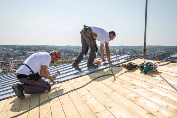 couverture-ouvrier-sur-chantier-cruard