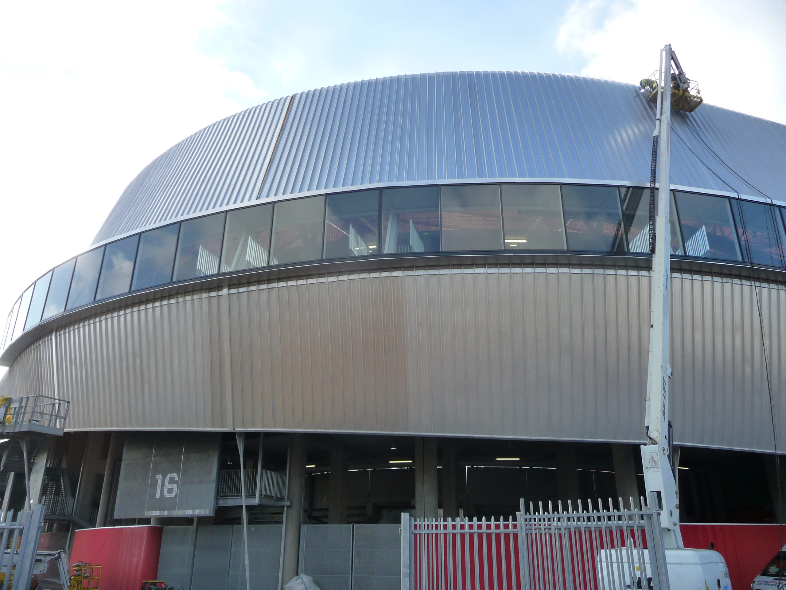 detail-bardage-metallique-joint-debout-stade-le-mans-cruard