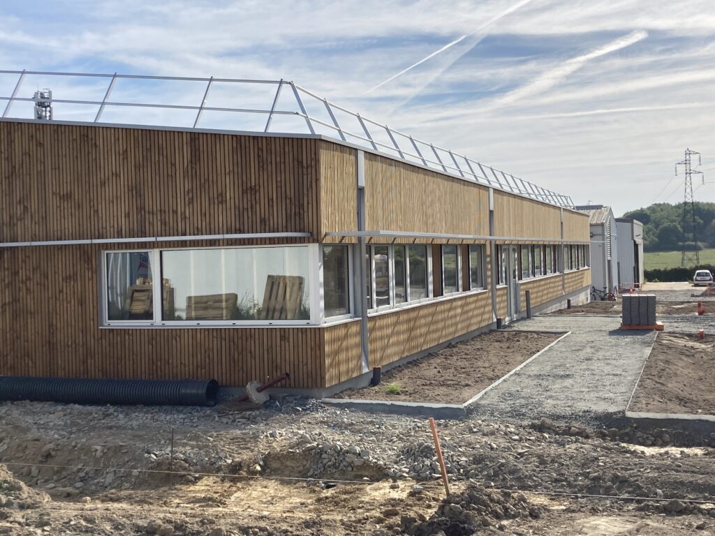 bardage-bois-face-ateliers-municipaux-st-sebastien-sur-loire