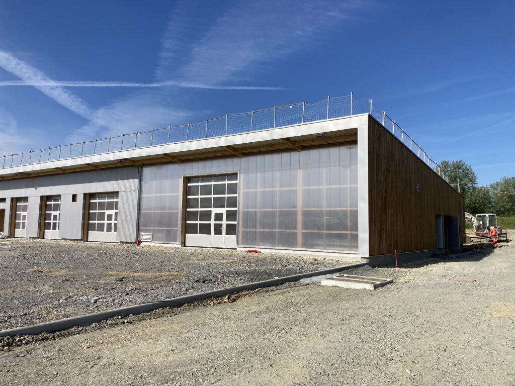 bardage-metallique-polycarbonate-ateliers-municipaux-st-sebastien-sur-loire